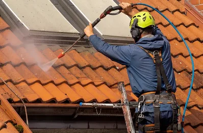Démoussage et hydrofuge de toiture à Combressol
